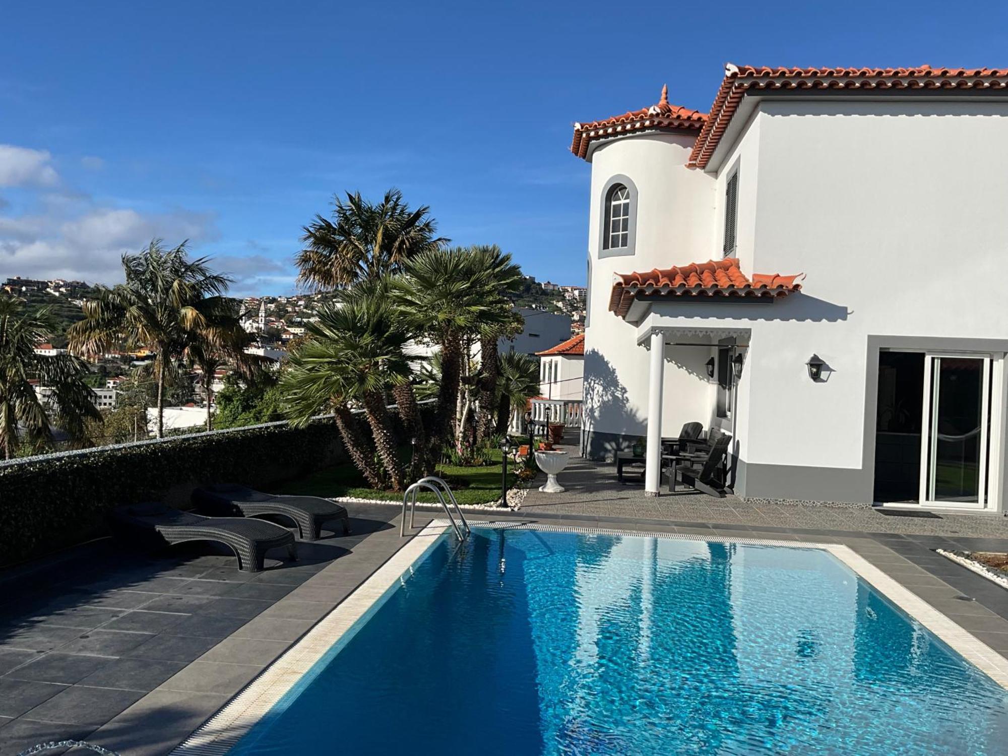 Beautiful 1-Bed Apartment In Funchal  Exterior photo